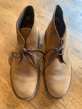 Clarks Men’s  Brown Suede Chukka Boots - Classic Lace-Up